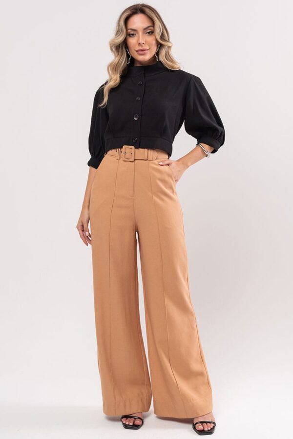 Calça Miss Misses Alfaiataria c/cinto Caramelo, botão forrado, bolsos, pantalona.