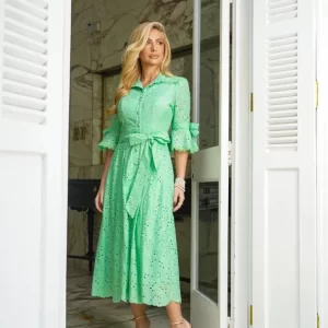 Vestido Midi em Laise com Botões na Frente
